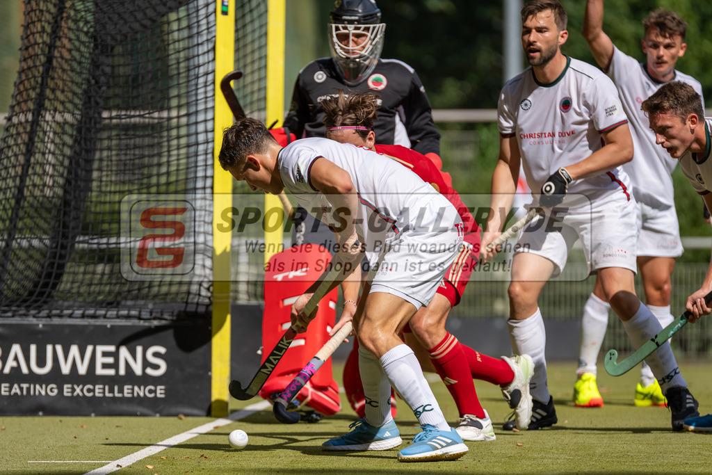 HK_20240907_105367 | 1. Bundesliga Herren RW Köln - Crefelder HTC am 7.9.2024 RW Köln, Köln , Julius Hayner ( Crefelder HTC #6 ) , Justus Warberg ( Rot-Weiss Köln #5 ) , Jansen Phillip ( Crefelder HTC #12 )