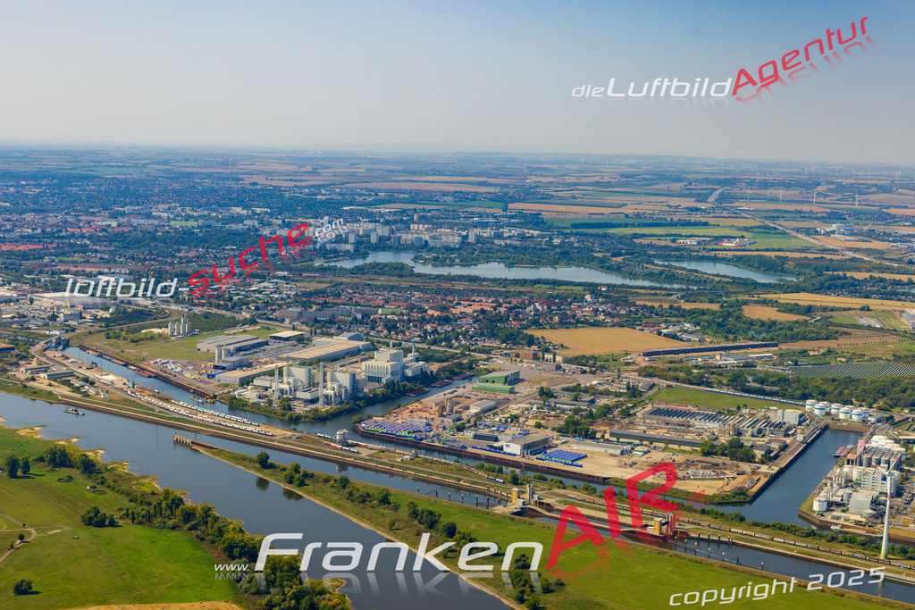 Luftaufnahme Hafen Magdeburg - Die Luftaufnahme wurde 2025 vom UL-Flugzeug heraus erstellt ( ohne Drohne ) - Hochauflösende Luftaufnahme - für professionelle Ausdrucke geeignet. Die Geschenkidee !Mit Lizenz und Bildrechte bestellbar