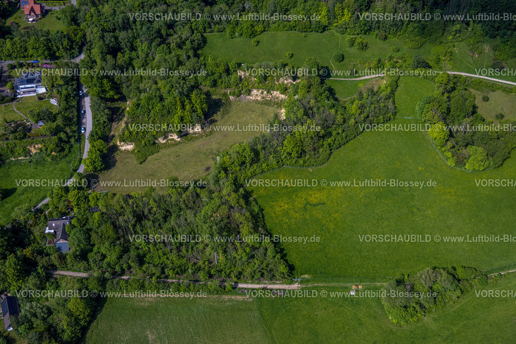 Buende240505206NSG-ImDoberg | Luftbild, Naturdenkmal Doberg, geologische Fundstätte tertiärer Fossilien, Ort mit Millionen Jahre Erdgeschichte, Doberg, Bünde, Ostwestfalen, Nordrhein-Westfalen, Deutschland