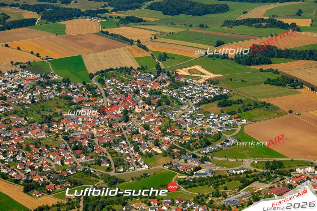 Das Luftbild zeigt : Ennabeuren Heroldstatt - Die Luftaufnahme wurde 2024 vom UL-Flugzeug aus erstellt ( keine Drohne ) - Hochauflösende Luftaufnahme - Für grossformatige Ausdrucke geeignet. Die Geschenkidee !Mit Lizenz und Bildrechte bestellbar