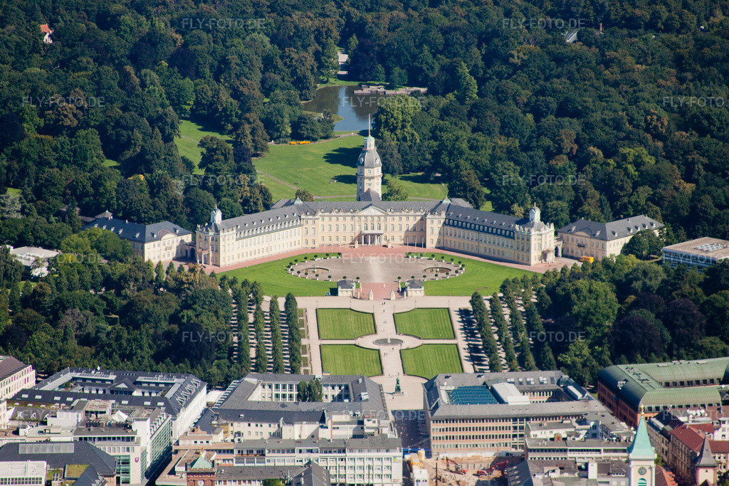 Luftbild: Schloss im Ortsteil Innenstadt-West in Karlsruhe im Bundesland Baden-Württemberg in Deutschland. Foto: IMG_31982.jpg vom 20.08.2010 durch Werner Riehm/FLY-FOTO.de