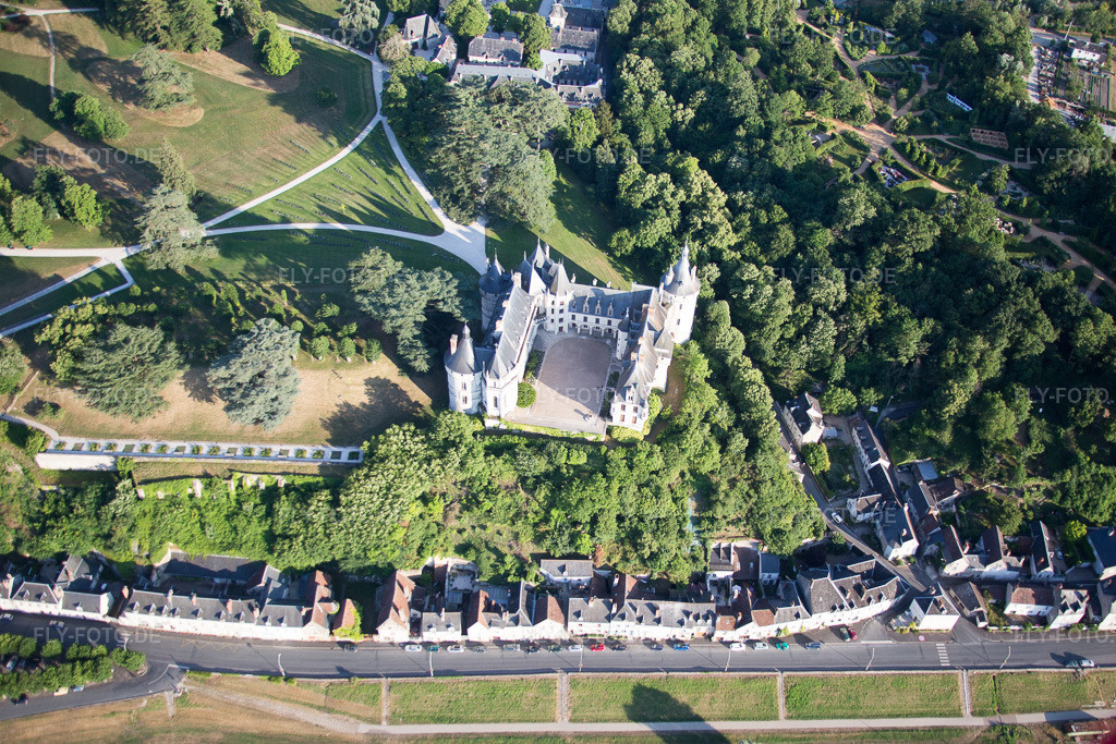 Luftbild: Ortsansicht in Chaumont-sur-Loire im Bundesland Loir-et-Cher in Frankreich. Foto: IMG_081239.jpg vom 19.06.2015 durch Werner Riehm/FLY-FOTO.de
