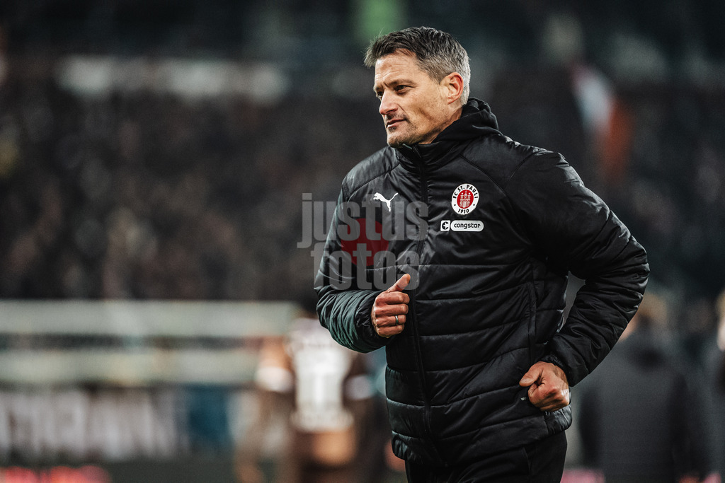 Fußball | Männer | Saison 2024/2025  | Fußball-Bundesliga | 12. Spieltag | FC St. Pauli vs. Holstein Kiel | 29.11.2024 | Trainer Alexander Blessin (FC St. Pauli)