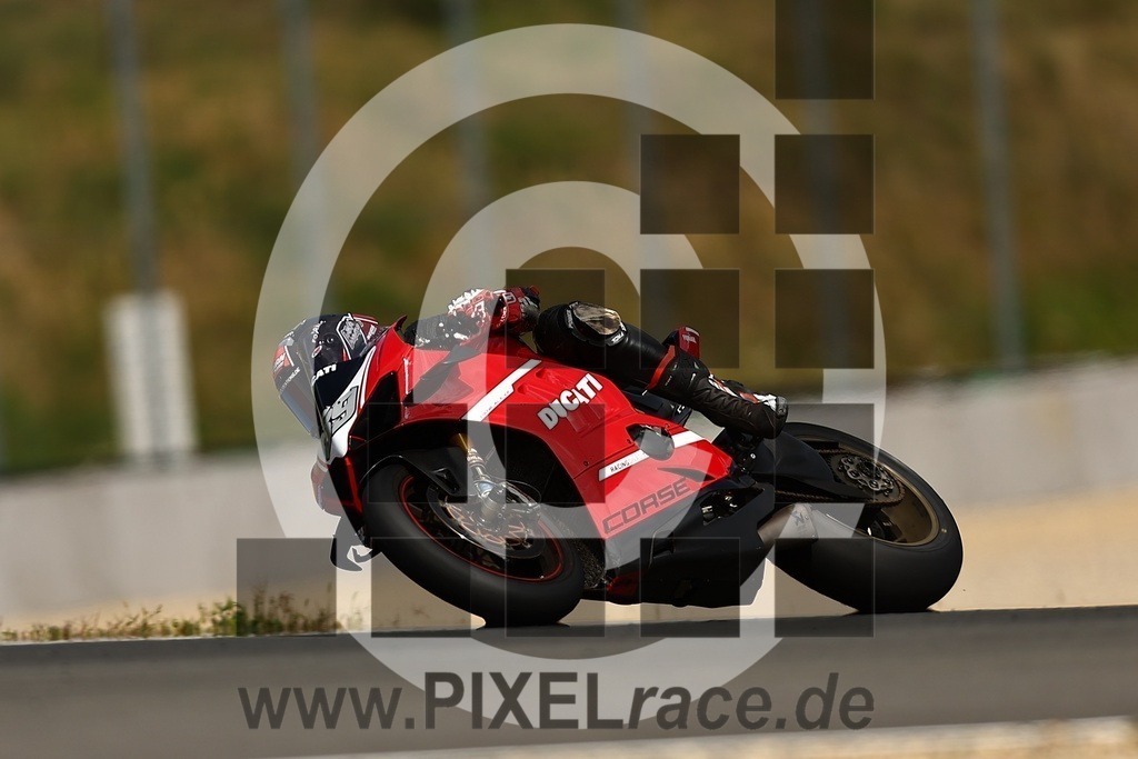 0089-20250829_02651 | Schöne Erinnerungen an spannende Momente - das festzuhalten ist unser Job. PIXELrace.de ist seit 2003 auf den Rennstrecken Europas unterwegs um die Action draußen beim Fahren und die wunderbare Stimmung imm Fahrerlager für euch einzufangen.