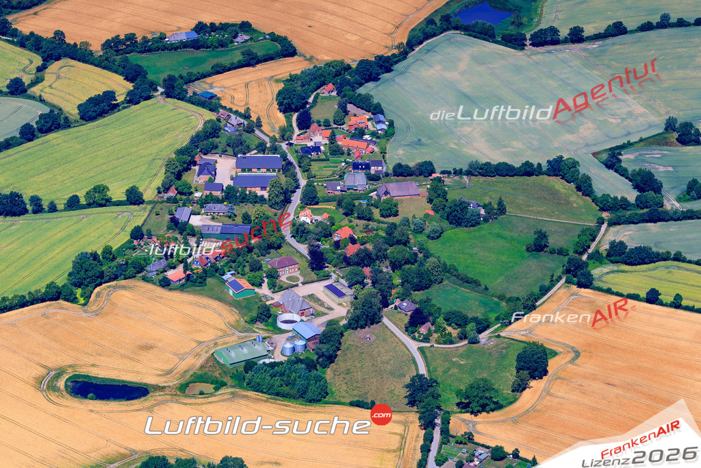 Die Luftbildaufnahme Marxdorf - Schashagen wurde 2018 mittels Flugzeug (keine Drohne) erstellt. Perfekte Schärfe und Druck- Auflösung- Garantiert!