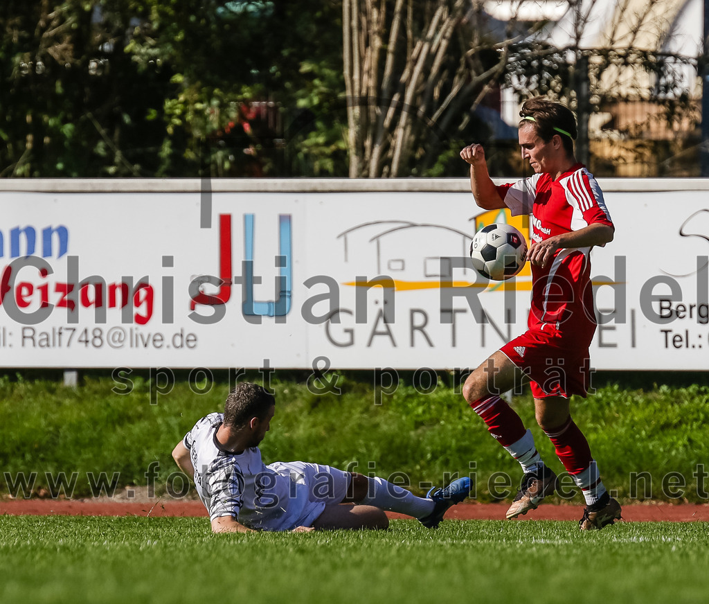 2023-09-09_052_FC_Herzogstadt_II_gegen_SG_Hoerlkofen_Woerth | Erding, Deutschland, 09.09.2023:
Fußball, A-Klassel 2023 / 2024, 6. Spieltag, FC Herzogstadt II gegen SG Hörlkofen/Wörth, Endergebnis: 1:2

Dacian Cozea (FC Herzogstadt, #7), Luca Faltermaier (SG Hörlkofen/Wörth, #7)

Foto: Christian Riedel / fotografie-riedel.net