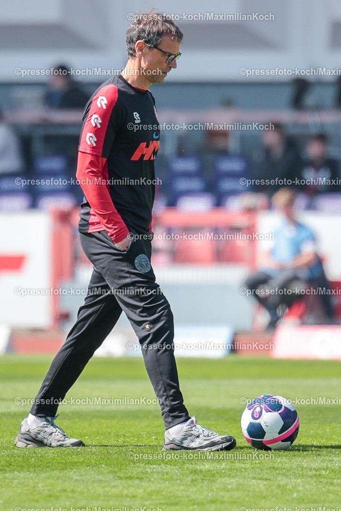 xsefx25042601001 | 25.04.2026, xsefx, Fußball, RL West, Fortuna Köln - SC Wiedenbrück, 31. Spieltag, Südstadion, Saison 2025 2026: SC Fortuna Trainer Matthias Mink  DFB regulations prohibit any use of photographs as image sequences and or quasi-video. Photo: xSabinexEffgenxPressefotoKochx