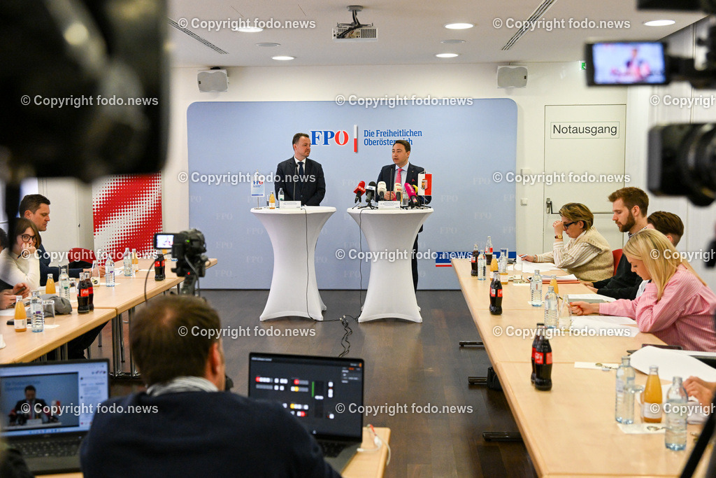 Pressekonferenz FPÖ OÖ_ Medikamentenengpässe_ Systemfehler in der Gesundheitsversorgung_ 12.04.2023-11 | 12.04.2023, Presseclub Linz, AUT, Pressekonferenz FPOoe Ooe, Medikamentenengpaesse, Systemfehler in der Gesundheitsversorgung, im Bild NAbg. Gerhard Kaniak (FP), LH-Stv. Manfred Haimbuchner (FP), Medienvertreter
