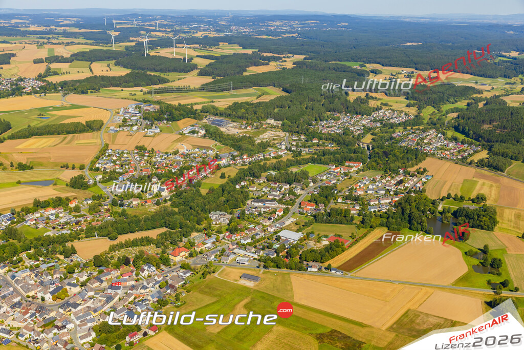 Luftaufnahme der Stadt Marktleuthen - Die Luftaufnahme wurde 2025 vom UL-Flugzeug heraus erstellt ( keine Drohne ) - Hochauflösende Luftaufnahme - für professionelle Ausdrucke geeignet. Die Geschenkidee !Mit Lizenz und Bildrechte bestellbar