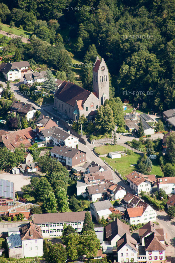Katholische Kirche St. Karl Borromäus http://www.kath-ottersweier-maria-linden.de/ | Luftbild: Katholische Kirche St. Karl Borromäus http://www.kath-ottersweier-maria-linden.de/ im Ortsteil Neusatz in Bühl im Bundesland Baden-Württemberg in Deutschland. Foto: IMG_31453.jpg vom 09.08.2010 durch Werner Riehm/FLY-FOTO.de - Realisiert mit Pictrs.com