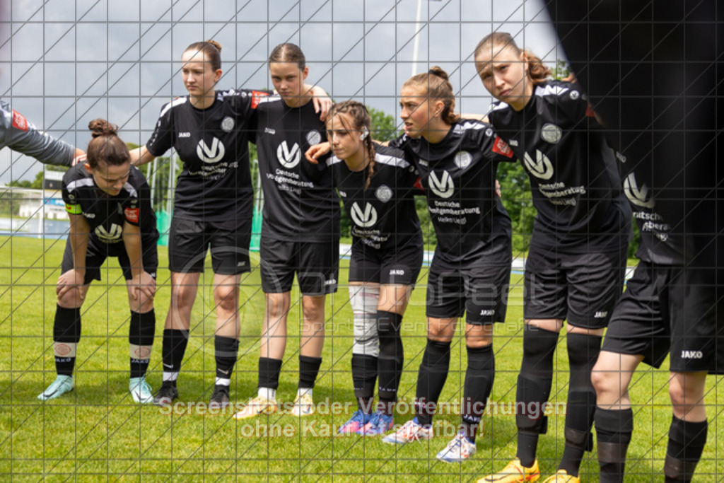 20250529_130152_0433 | #,  SGM Wendlingen-Ötlingen II (blau) vs. 1.FC Donzdorf II (schwarz), Fussball, Frauen-Bezirkspokal Finale Saison 2024/2025, Rasenplatz VfL Stadion Kirchheim, Jesinger Straße 105, 73230 Kirchheim, 29.05.2025 - 13:00 Uhr,Foto: PhotoPeet-Sportfotografie/Peter Harich
