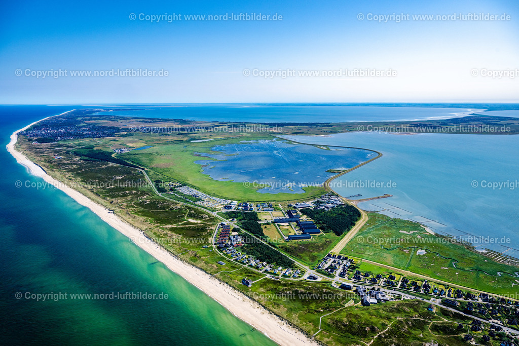 Sylt_Rantum_Rantumbecken_ELS_3220210625 | SYLT 21.06.2025 Ortsansicht an der Meeres-Küste in Rantum (Sylt) auf der Insel Sylt im Bundesland Schleswig-Holstein, Deutschland. // Townscape on the seacoast in Rantum (Sylt) at the island Sylt in the state Schleswig-Holstein, Germany. Foto: Martin Elsen