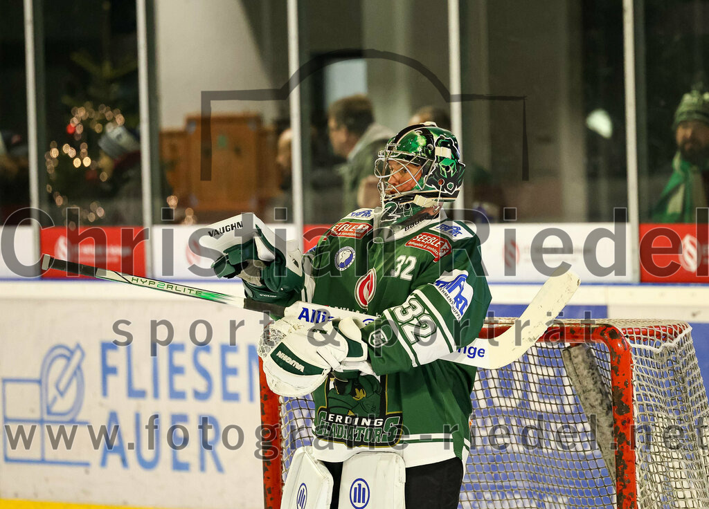 2024-01-05_026_TSV_Erding_gegen_VfE_Ulm-Neu-Ulm | Erding, Deutschland, 05.01.2024:
Eishockey, Bayernliga Vorrunde 2023 / 2024, 22. Spieltag, TSV Erding gegen VfE Ulm/Neu-Ulm, Endergebnis: 7:6

Torwart Dimitri Pätzold (Erding Gladiators, #32)

Foto: Christian Riedel / fotografie-riedel.net