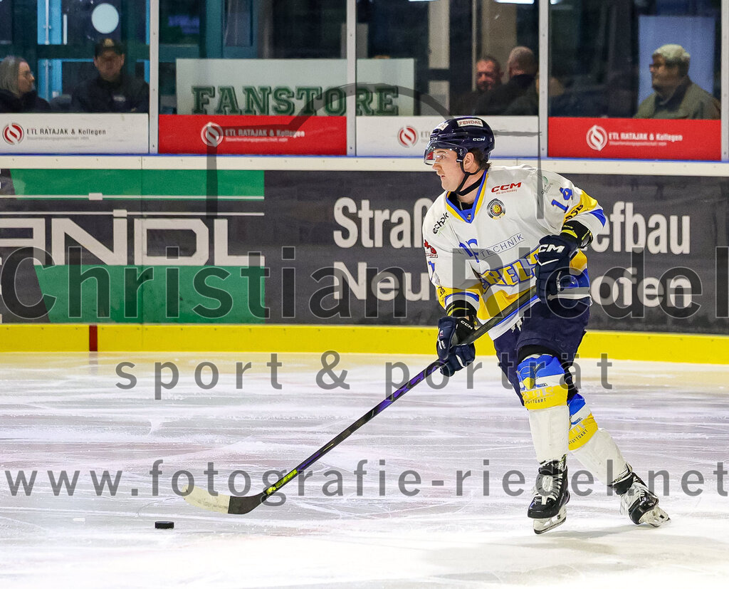 2026-01-09_080_TSV_Erding_gegen_Stuttgart_Rebels | Erding, Deutschland, 09.01.2026:Eishockey, Oberliga Süd 2025 / 2026, 35. Spieltag, TSV Erding gegen Stuttgart Rebels, Endergebnis: Jayden Lammel (Stuttgart Rebels, #14)Foto: Christian Riedel / fotografie-riedel.net