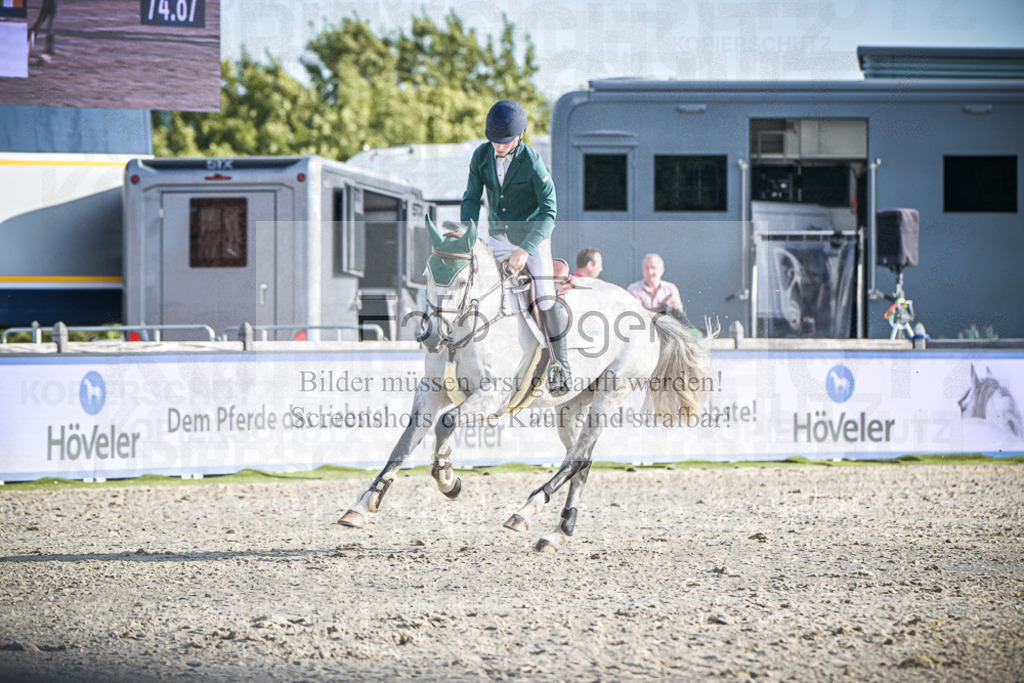 DOS_8684 | Entdecke hochwertige Reitturnierfotos von Foto Oger. Professionell, emotional und authentisch – jetzt Lieblingsmomente im Shop bestellen.Deutschlandweite Turnierfotografie. - Realisiert mit Pictrs.com
