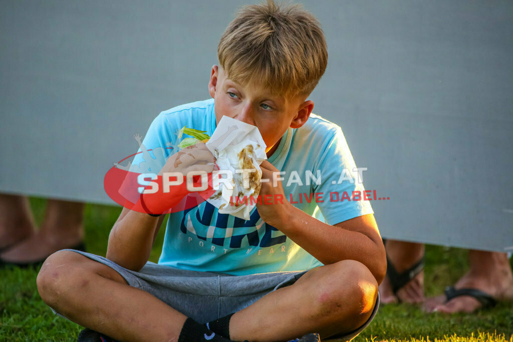 ASKÖ Wölfnitz - WSG Radenthein 2-2, Unterliga West | Kinder Burger ASKÖ Wölfnitz - WSG Radenthein 2-2 am 20.08.2023 in Wölfnitz
(Sportplatz), Austria, (Photo by Ernst Krawagner sport-fan.at) - Realisiert mit Pictrs.com