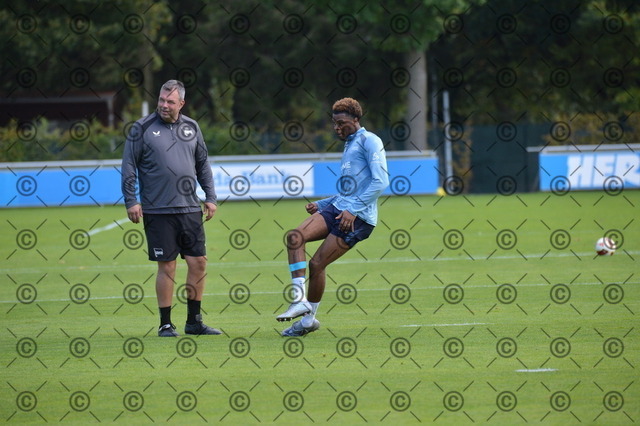 RGE_0476 | Hertha BSC, 2.Bundesliga, Herren, Fußball, Training auf dem Schenckendorffplatz, Dienstag 15.09. 2026, Saison 2026/27, von li. Andreas Menger, Torwarttrainer ( Hertha BSC ), Alfa Ruprecht ( Hertha BSC ), Fotograf: Ralf Gebhardt - Realisiert mit Pictrs.com