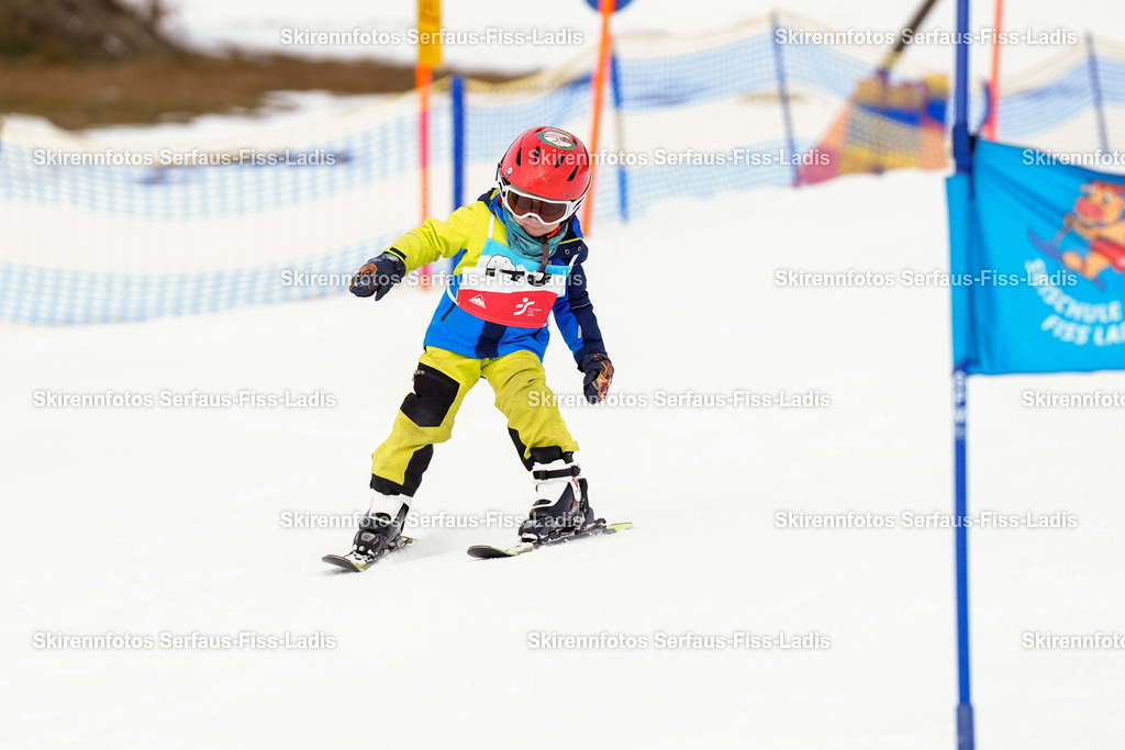 SRF_02.01.2026_0128 | Skirennfotos,Serfaus,Fiss,Ladis,Kinderskirennen,Winter,Tirol,Oberland,skirace,SFL,feelfree,weil wir's genießen,ski,Ski,skifahren,Sonnenplateau, - Realisiert mit Pictrs.com