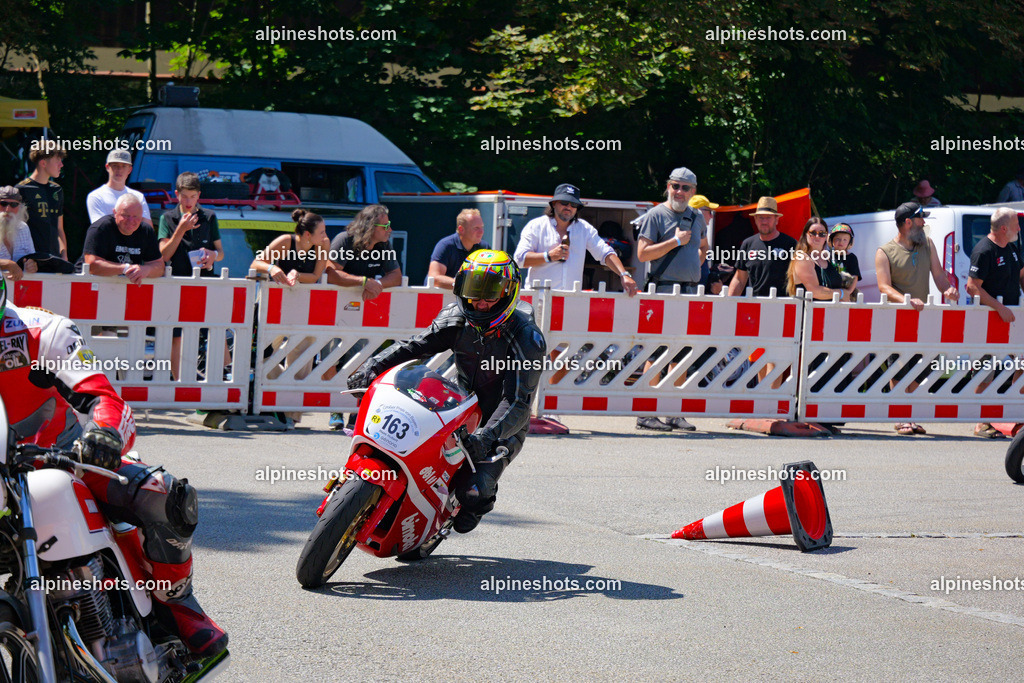 P1036884-2 | Erleben Sie atemberaubende, hochqualitative Fotos Ihrer Fahrt entlang der malerischen Alpenstraßen. Besuchen Sie alpineshots.com, um professionelle Aufnahmen Ihrer unvergesslichen Reise zu finden und zu kaufen - Realisiert mit Pictrs.com
