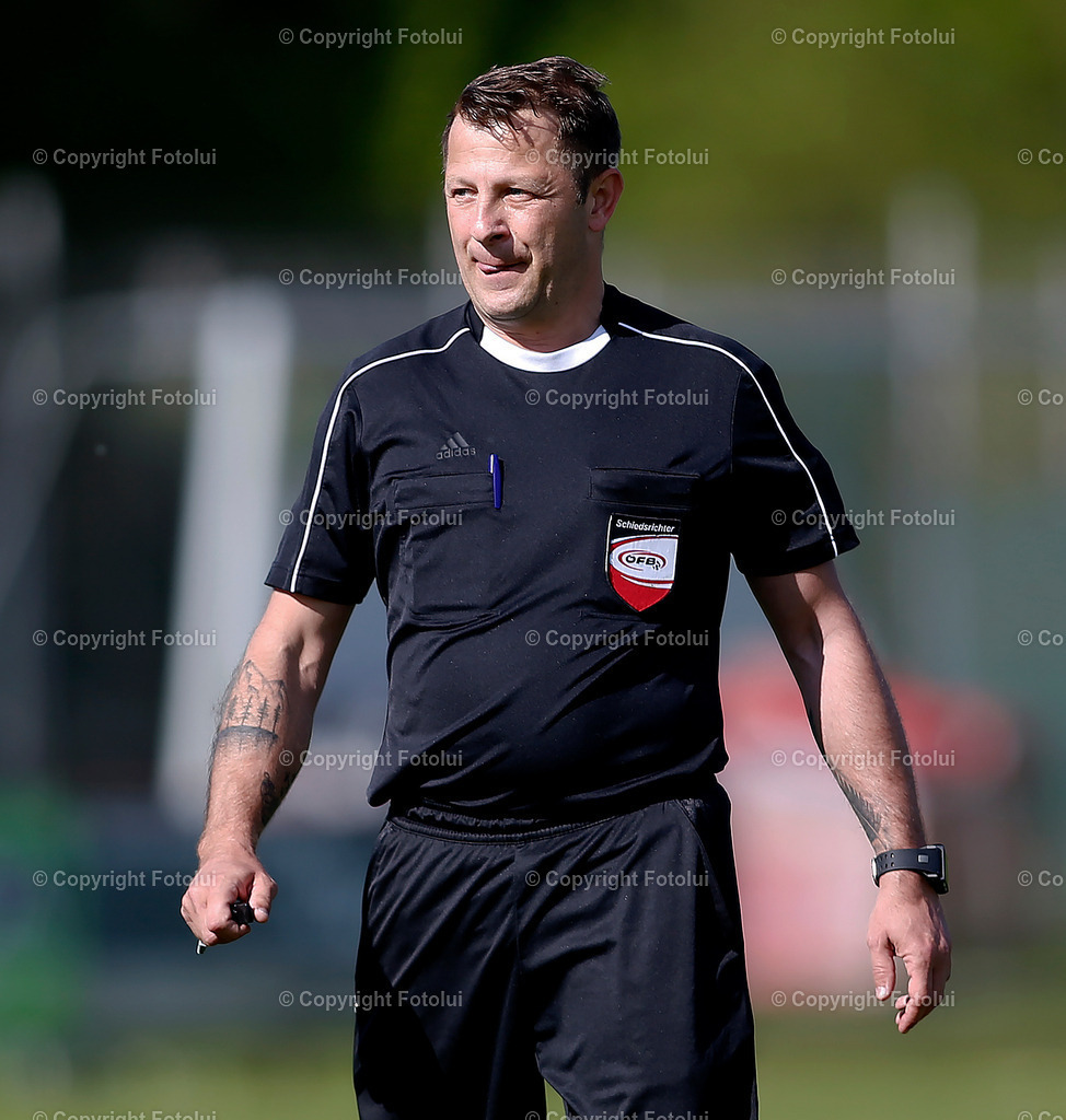 A_LUI_290423_40 | SPORT,FUSSBALL,LL:OST ASKOE OEDT 1B-SU VORTUNA BAD LEONFELDEN 29.04.2023 IM BILD: SCHIEDSRICHTER GREGOR LEONFELLNER 
FOTO:FOTOLUI