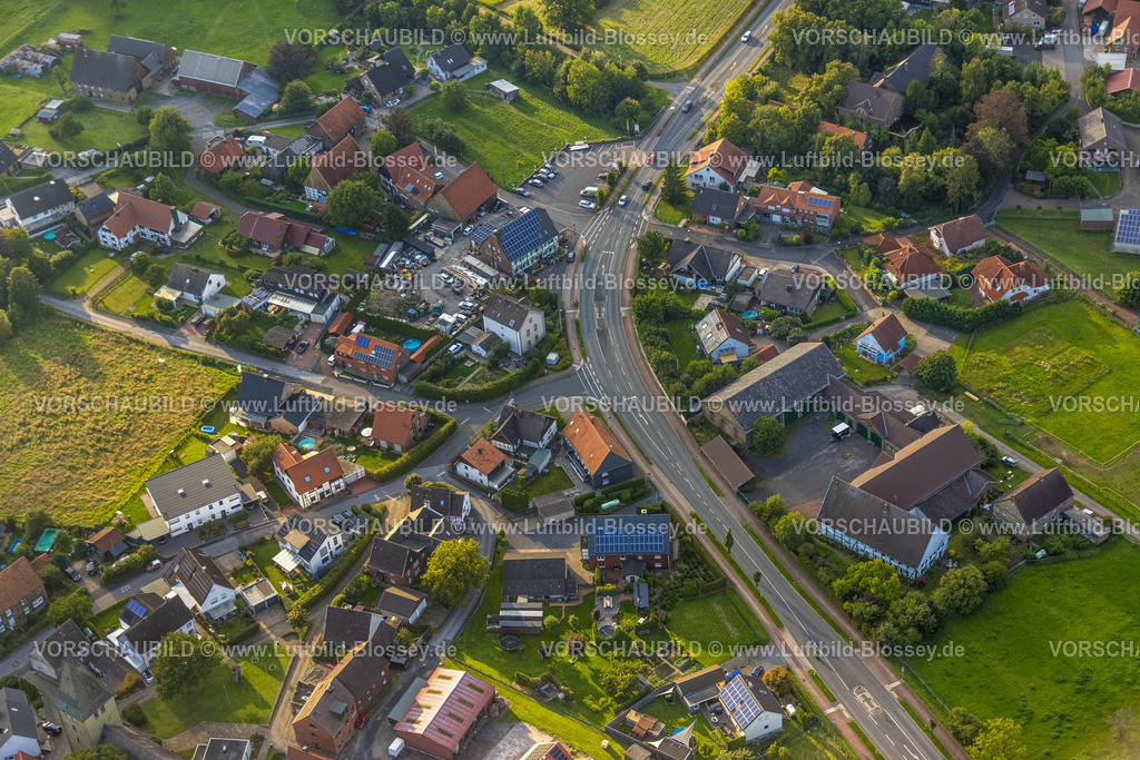 Werl230807273 | Luftbild, Ortszentrum Werler Straße Ecke Schluchtweg, Hilbeck, Werl, Werl-Unnaer Börde, Nordrhein-Westfalen, Deutschland