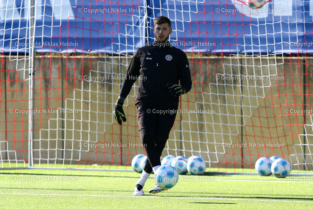 NH_HolsteinKiel_Training_19022025 | #1 Timon Weiner (Holstein Kiel)Fußball I Herren I Training I Saison 2024-2025 I Holstein Kiel I 19.02.2025 I Citti-Fußballpark