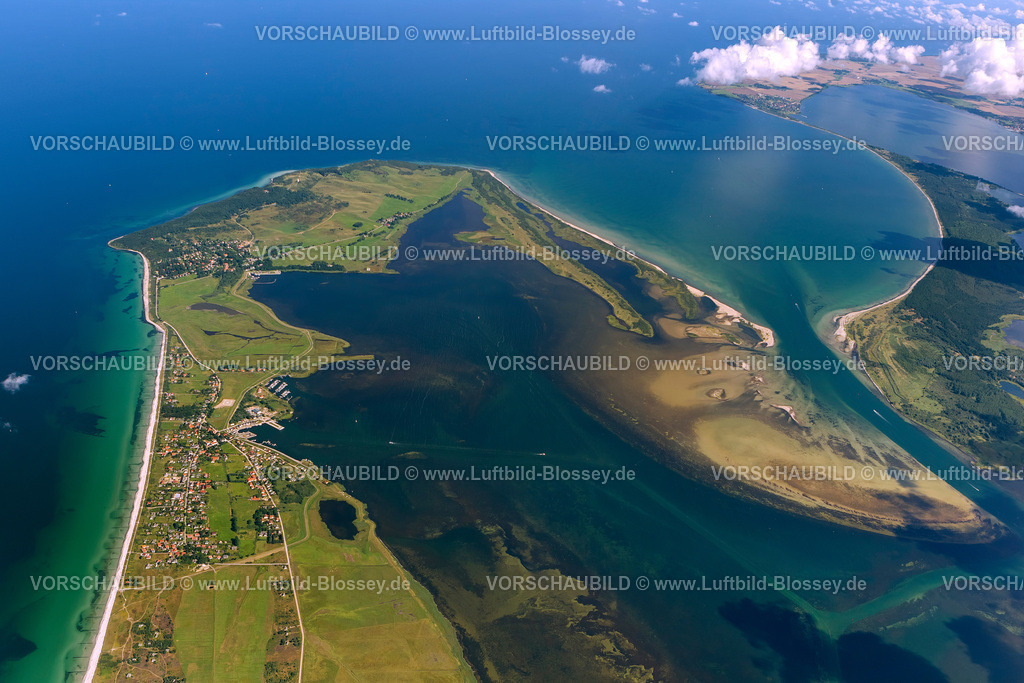 Hiddensee12082833 | Nordspitze der Insel Hiddensee mit dem Leuchtturm Dornbusch und der Ortschaft Kloster,  Insel Hiddensee, Ostseeinsel, Mecklenburg-Vorpommern, Deutschland, Europa