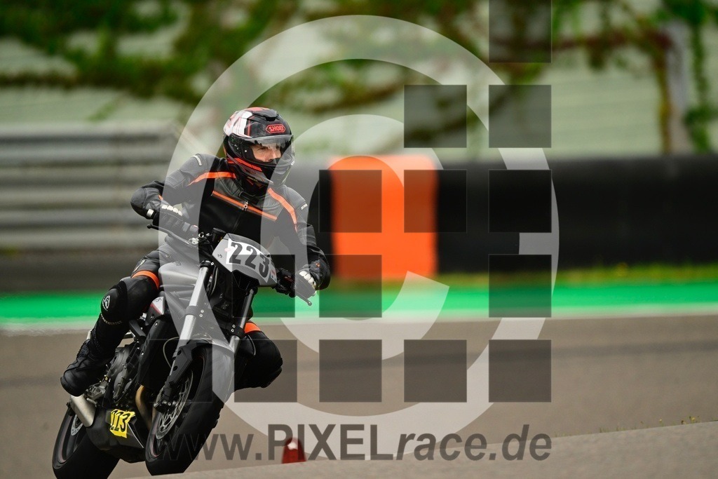 0223-20250828_11909 | Schöne Erinnerungen an spannende Momente - das festzuhalten ist unser Job. PIXELrace.de ist seit 2003 auf den Rennstrecken Europas unterwegs um die Action draußen beim Fahren und die wunderbare Stimmung imm Fahrerlager für euch einzufangen.
