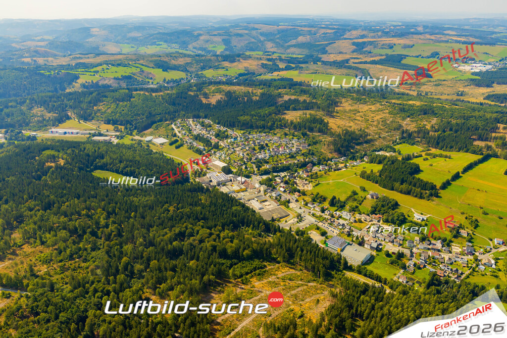 Kleintettau Tettau Bild- Das Luftbild wurde 2025 vom UL-Flugzeug heraus erstellt ( keine Drohne bzw. Drohnenaufnahme ) - Hochauflösende Luftaufnahme -Nicht vergleichbar mit Google Maps oder Satelittenbilder- Die Geschenkidee !Mit Lizenz und Bildrechte bestellbar - CC