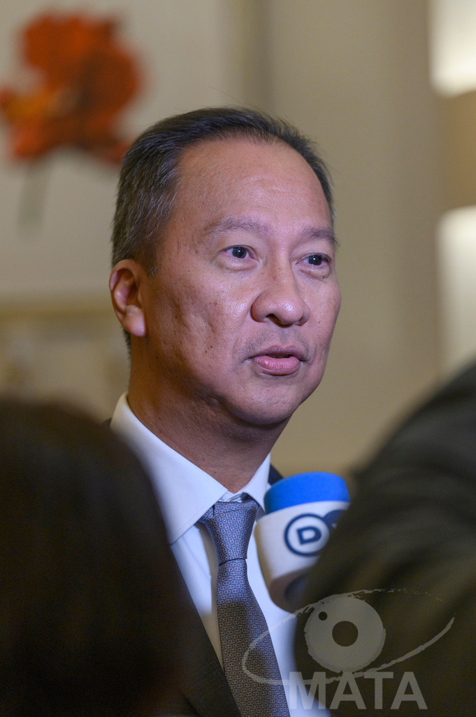 _DWA5400 | Welcoming Jokowi Widodo's arrival by the Indonesian people at Kastens Luisenhof Hotel in the context of the opening of Hannover Messe with Indonesia as Country Partner. Hannover, 15.04.2023 - Realisiert mit Pictrs.com