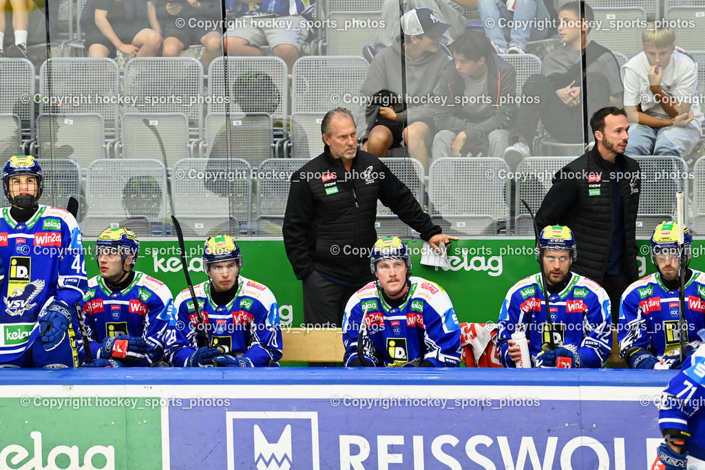 EC IDM Wärmepumpen VSV vs. HC Falkensteiner Pustertal | Spielerbank EC VSV, Tray Tuomie Headcoach EC VSV, Marco Pewal Assistant Coach EC VSV, EC IDM Wärmepumpen VSV vs. HC Falkensteiner Pustertal, EC IDM Wärmepumpen VSV vs. HC Falkensteiner Pustertal am 21.09.2025 in Villach (Stadthalle Villach), Austria, (Photo by Bernd Stefan)
