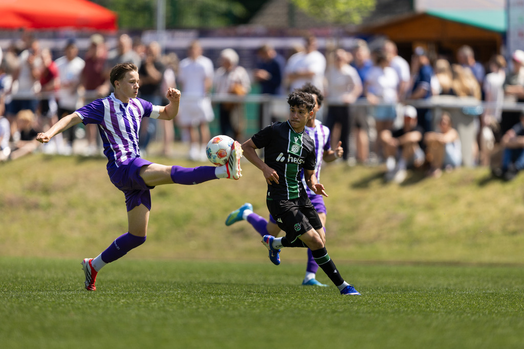 Fußball I Männer I 40. Pfingscup Hollage I 13120 | realhellocedii - Realisiert mit Pictrs.com