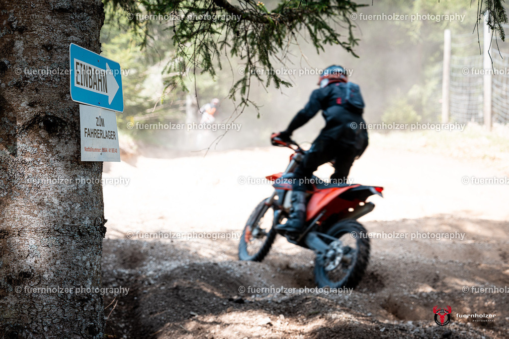 fuernholzer_250501-C1-875 | Fotografische Impressionen von der Red Stag Enduro Extreme by fuernholzer-photography.com. Endurosport in Österreich fotografisch festgehalten von fuernholzer. Auftragsfotografie für Private, Gewerbefotos und Industriefotografie. Eventfotografie, Sportfotografie und Motorsportfotografie. Anbieter von Fotoworkshops, Fototraining, fotografischen Vorträgen und Fotoseminaren.