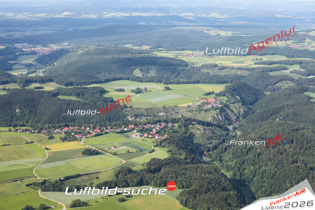 Die Luftaufnahme Kleinziegenfeld - Weismain wurde vom UL-Flugzeug (keine Drohne) aus fotografiert.Hohe Druck- Auflösung-die Geschenkidee!