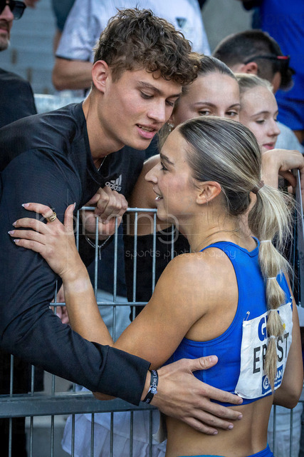 Deutsche Leichtathletik-Meisterschaften; Bochum-Wattenscheid, 25.07.2026 | Jolina Ernst (TV Wattenscheid 01) und Owe Fischer-Breiholz (Königsteiner  LV) nach dem Sieg über 100m; Deutsche Leichtathletik-Meisterschaften am 25.07.2026 im Lorheide-Stadion, Bochum-Wattenscheid (Nordrhein-Westfalen).