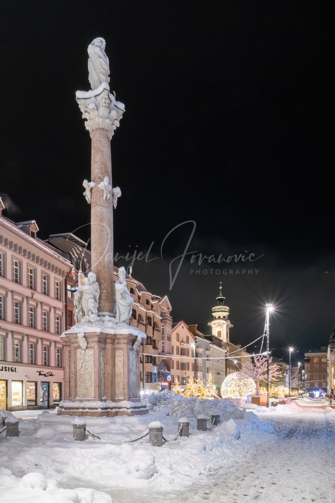 Annasäule | Tief verschneite Maria-Theresien-Straße