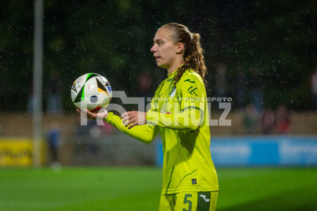 20240927_NSZ_6965 | Einwurf Jamilla Rankin (TSG Hoffenheim,No.05)DEU, Leverkusen, 27.09.2024 Fußball, Frauen, Google Pixel Frauen-Bundesliga, Saison 2024/2025, 4. Spieltag, Bayer 04 Leverkusen - TSG HoffenheimDIE DFB-RICHTLINIEN UNTERSAGEN JEGLICHE NUTZUNG VON FOTOS ALS SEQUENZBILDER UND/ODER VIDEOÄHNLICHE FOTOSTRECKEN - Realisiert mit Pictrs.com