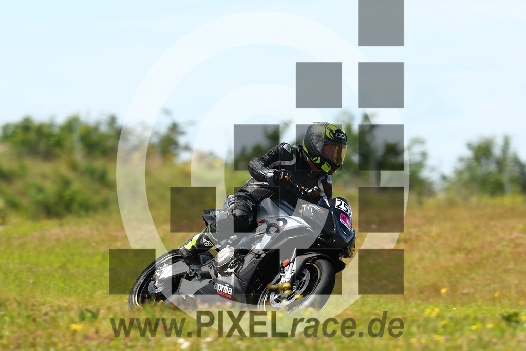 0252-20260606_02372 | Schöne Erinnerungen an spannende Momente - das festzuhalten ist unser Job. PIXELrace.de ist seit 2003 auf den Rennstrecken Europas unterwegs um die Action draußen beim Fahren und die wunderbare Stimmung imm Fahrerlager für euch einzufangen.