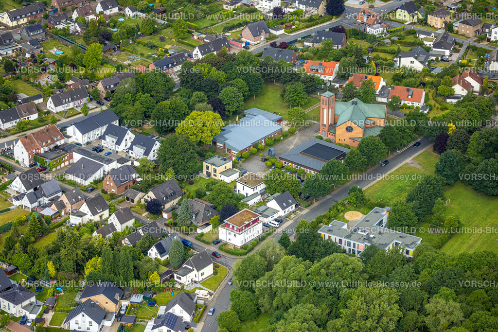 Hamm220601848 | Luftbild, Kirche St. Marien, Heessen, Öffentliche Bücherei, Diakonische Stiftung Wohnhaus Hamm, Kindergarten St. Marien, Hamm, Wohnhaus Sulkshege, Ruhrgebiet, Nordrhein-Westfalen, Deutschland