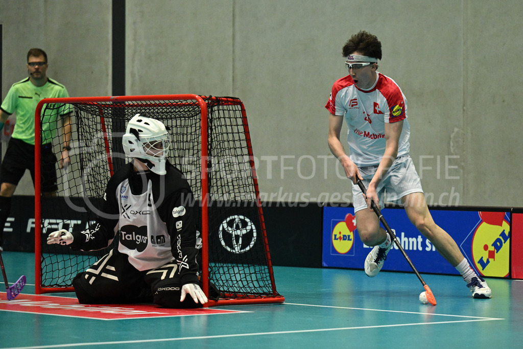 Switzerland U19 vs Finland U19 - 3. February 2024 | Switzerland U19 vs Finland U19
U19 Men International Matches in Switzerland
GoEasy Arena, Siggenthal Station
Switzerland forward #26 Janis Reusser testing Finland goalkeeper #35 Jonni Ohvo.
Credit: Markus Aeschimann | <a href="https://www.markus-aeschimann.ch">Sportfotografie Markus Aeschimann</a> | <a href="https://www.instagram.com/sportfotografie.aeschimann">@sportfotografie.aeschimann</a> - Realisiert mit Pictrs.com