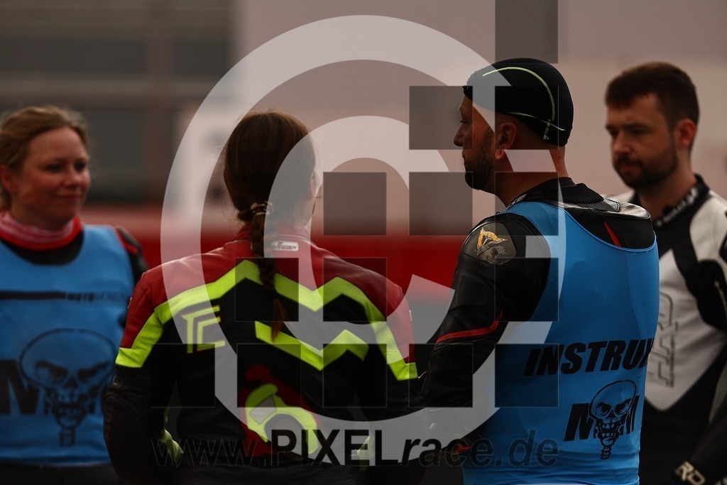 social-20250822_00429 | Schöne Erinnerungen an spannende Momente - das festzuhalten ist unser Job. PIXELrace.de ist seit 2003 auf den Rennstrecken Europas unterwegs um die Action draußen beim Fahren und die wunderbare Stimmung imm Fahrerlager für euch einzufangen.