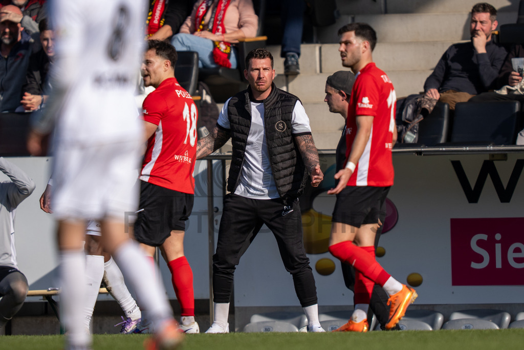 SG Sonnenhof Großaspach vs. KSV Hessen Kassel, Fussball, Regionalliga Südwest, 23. Spieltag, Saison 2025/2026, 07.03.2026 | Pascal Reinhardt (Trainer SG Sonnenhof Großaspach),SG Sonnenhof Großaspach vs. KSV Hessen Kassel, Fussball, Regionalliga Südwest, 23. Spieltag, Saison 2025/2026, 07.03.2026Foto: photosbyphips/Philip Ziegler