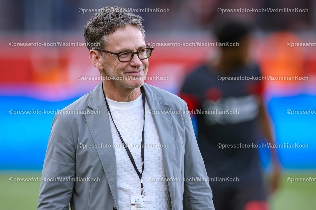 B0405082501286 | 05.08.2025, Fußball, Bayer 04 Leverkusen - Pisa Sporting Club, Testspiel, Saisoneröffnung in der BayArena, Saison 2025 2026: William N Bill Anderson (Vorstand Vorsitzender CEO Geschäftsführer Bayer AG)   DFB regulations prohibit any use of photographs as image sequences and or quasi-video.