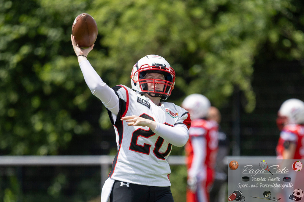 GFLW 1: German Football League Women 1: Rodgau Pioneers Ladies - Stuttgart Scorpions Sisters, 07.06.2026 | Dinah Laura Naegele (Stuttgart Scorpions Sisters #20) wirft den ball, Freisteller, Portrait / Porträt, Rodgau Pioneers Ladies - Stuttgart Scorpions Sisters, Rodgau, Maingau-Energie-Stadion "Am Weichsee", 7.6.2026 - Realisiert mit Pictrs.com