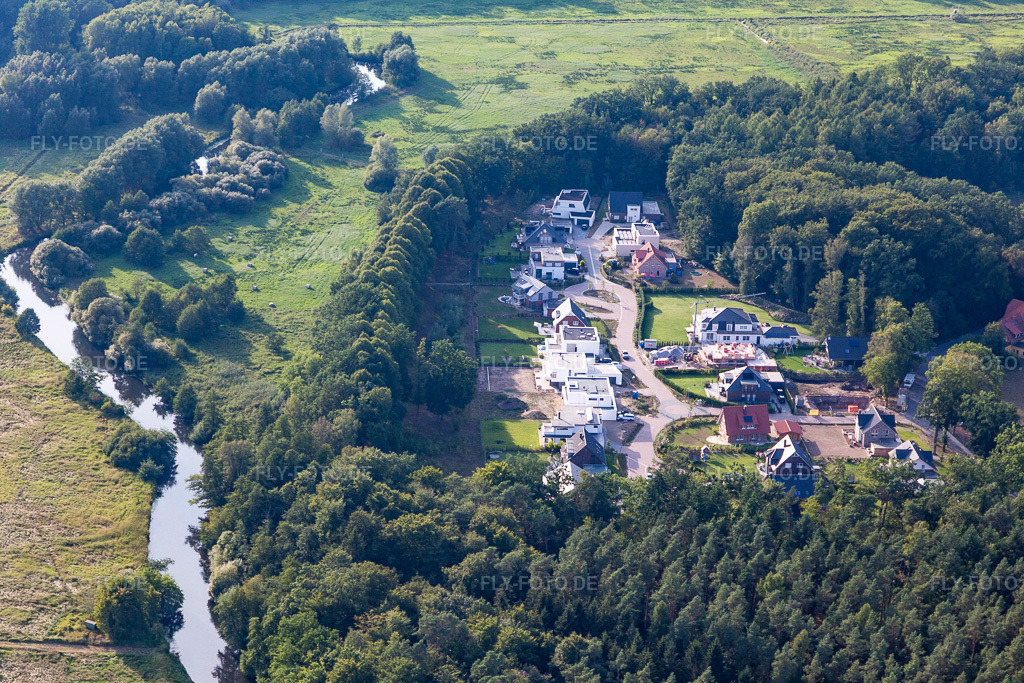 Luftbild: Luxus-Villen im Wohngebiet einer Einfamilienhaus- Siedlung Am Wilschenbruch im Ortsteil Kaltenmoor in Lüneburg im Bundesland Niedersachsen in Deutschland. Foto: IMG_110025.jpg vom 16.08.2018 durch Werner Riehm/FLY-FOTO.de
