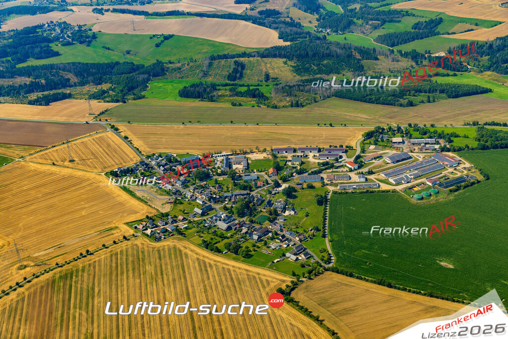 Kleingeschwenda Saalfeld Bild- Das Luftbild wurde 2025 vom UL-Flugzeug heraus erstellt ( keine Drohne bzw. Drohnenaufnahme ) - Hochauflösende Luftaufnahme -Nicht vergleichbar mit Google Maps oder Satelittenbilder- Die Geschenkidee !Mit Lizenz und Bildrechte bestellbar - CC