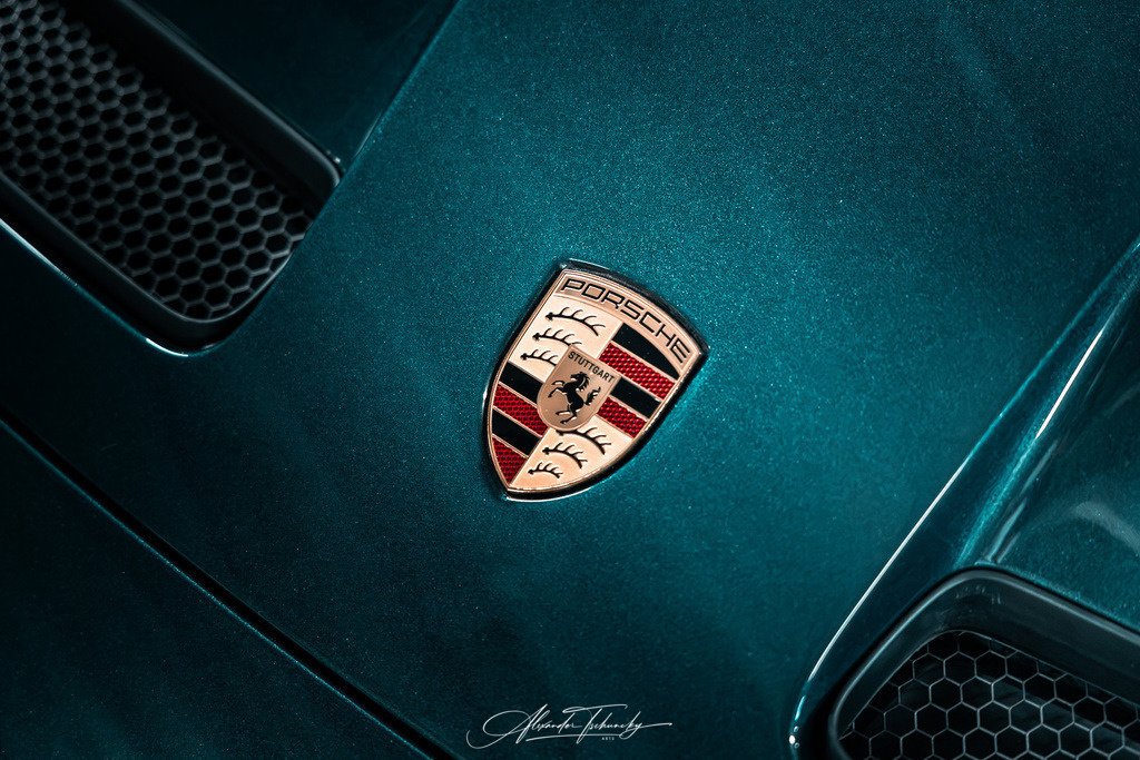 911 GT3 Touring Arlogrünmetallic | Entdecken Sie die faszinierende Welt von Alexander Tschuncky Arts: Kreative Fotografie, atemberaubende Automobilkunst und hochwertiger Bilderdruck. Lassen Sie sich inspirieren! - Realisiert mit Pictrs.com