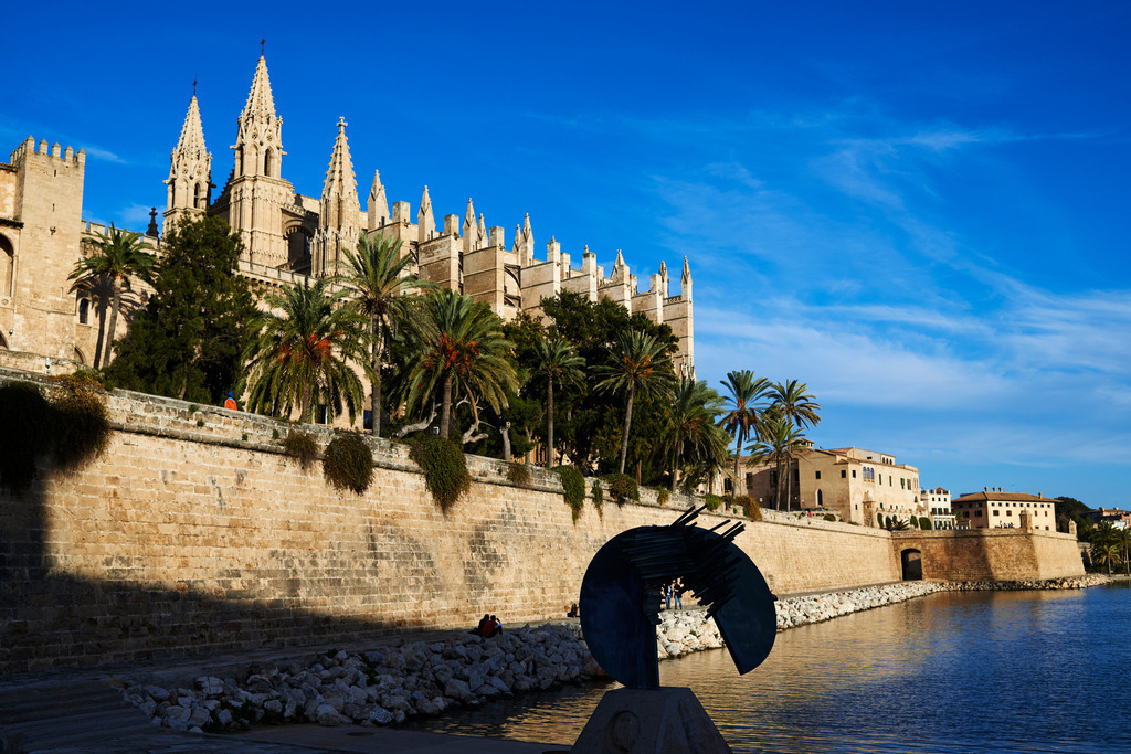 Palast und Kathedrale La Seu | Palma de Mallorca, Spanien - December 27, 2013: Palast und Kathedrale La Seu. - Realisiert mit Pictrs.com
