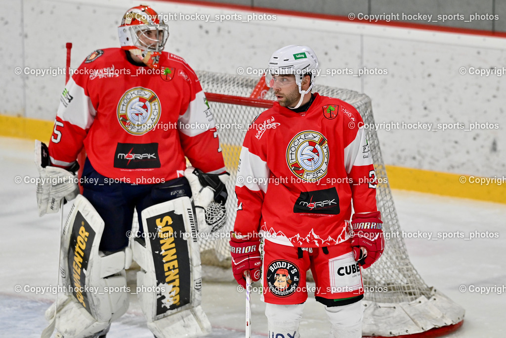 ESV Ferlach vs. UECR Eisbären Huben | #21 Kreuter David ESV Ferlach, #75 Kropiunig Ralf ESV Ferlach, ESV Ferlach vs. UECR Eisbären Huben, ESV Ferlach vs. UECR Eisbären Huben am 31.10.2025 in Ferlach (HTC Eishalle Ferlach), Austria, (Photo by Bernd Stefan)