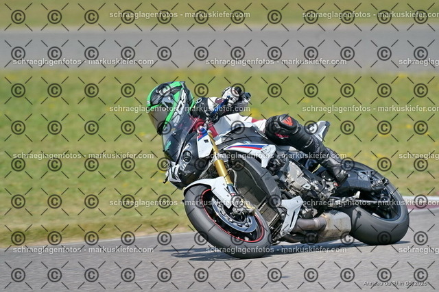 26BT02-1994 | markuskiefer.com - Realisiert mit Pictrs.com